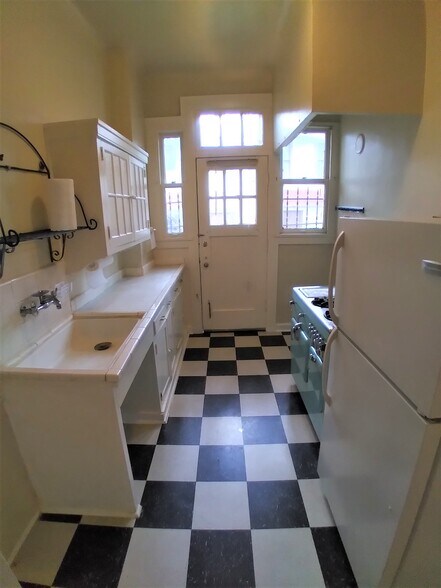 More Photos Of 219 W Magnolia Ave, San Antonio Apartments For Sale