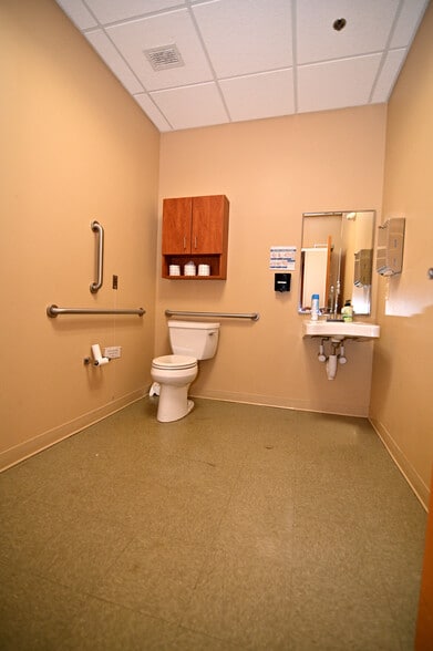 More Photos Of 2960 Technology Pl, Waldorf Research And Development For Lease