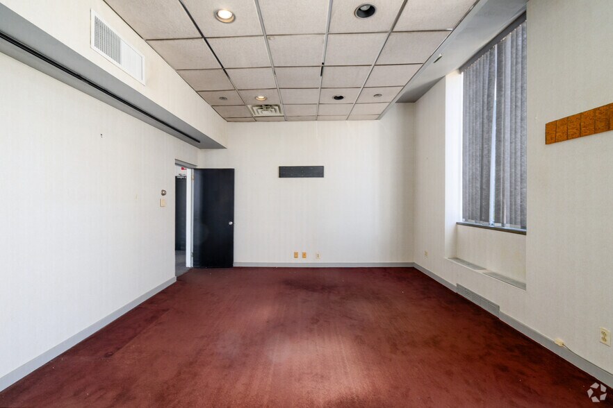 More Photos Of 650 Franklin Ave, Hartford Industrial For Sale