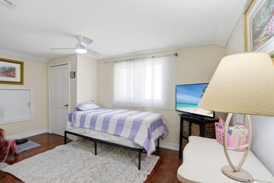 More Photos Of 4120 3rd Ave NW, Naples Apartments For Sale