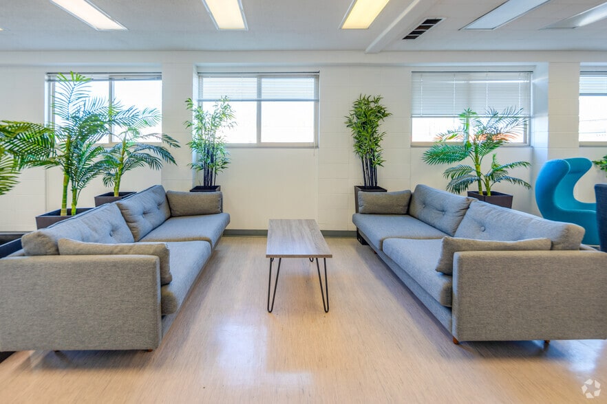 More Photos Of 12140-12160 103A Av, Surrey Warehouse For Lease