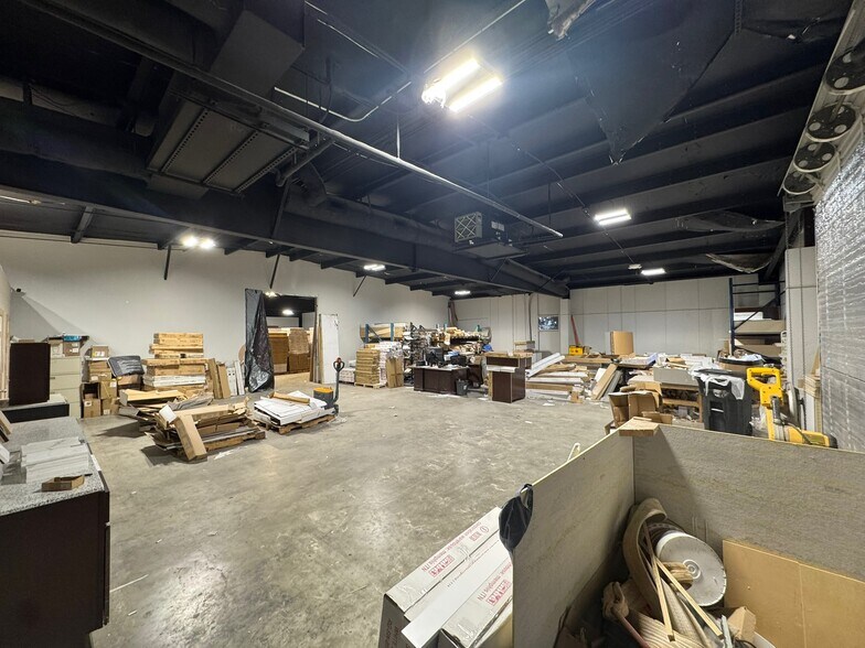 More Photos Of 2103 S 8th St, Rogers Warehouse For Sale