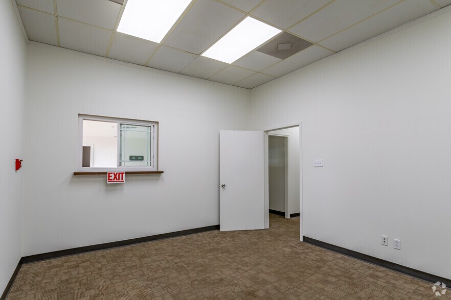More Photos Of 2463-2469 Freedom Dr, San Antonio Light Distribution For Lease