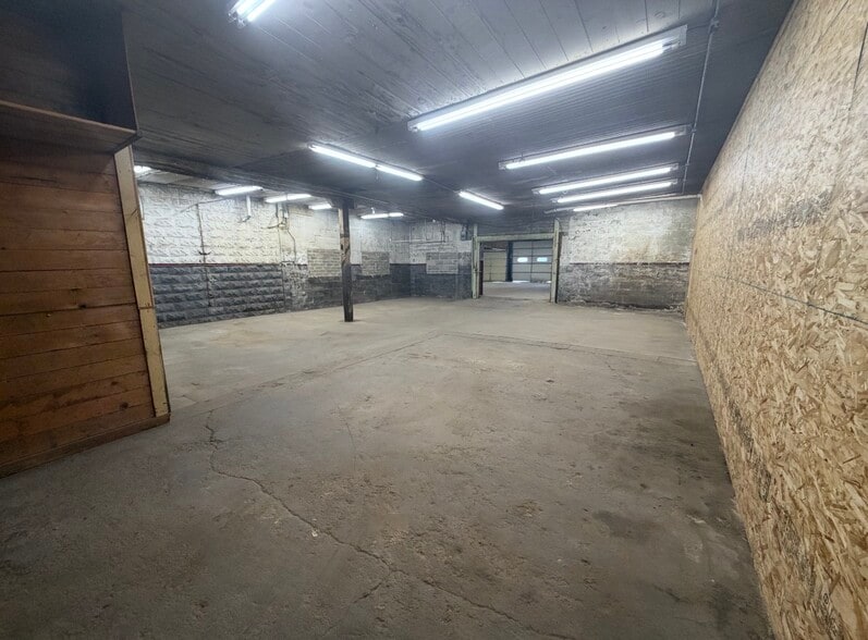 More Photos Of 217 E 8th St, Cozad Flex For Sale