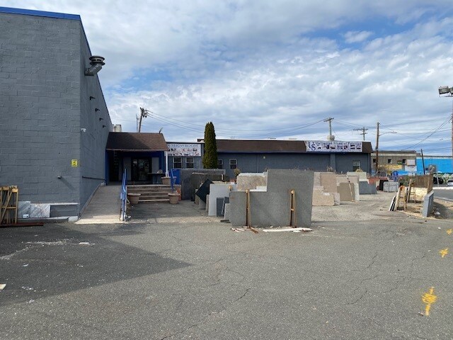 Primary Photo Of 7 McLean Blvd, Paterson Showroom For Lease