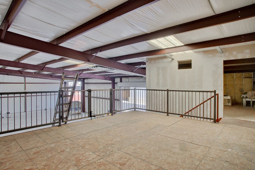 More Photos Of 138 Coremark Ct, Bakersfield Service For Lease