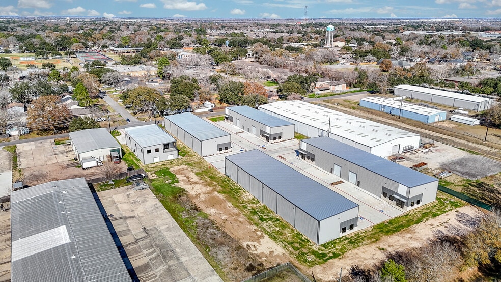 More Photos Of 5713 13th St, Katy Unknown For Lease