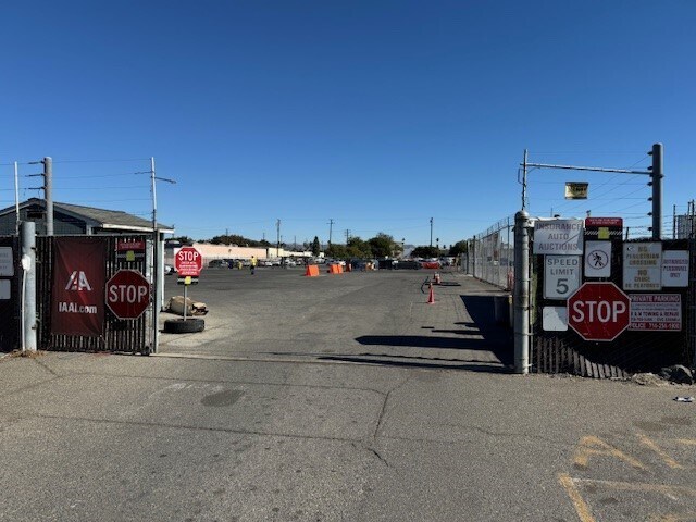 Primary Photo Of 1462 N Red Gum St, Anaheim Contractor Storage Yard For Lease