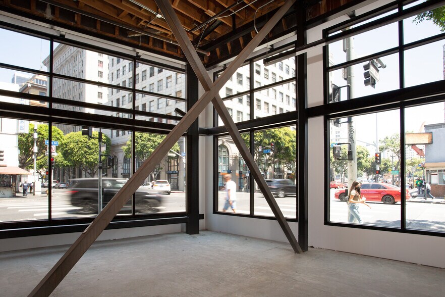More Photos Of 700 S Main St, Los Angeles Office For Lease