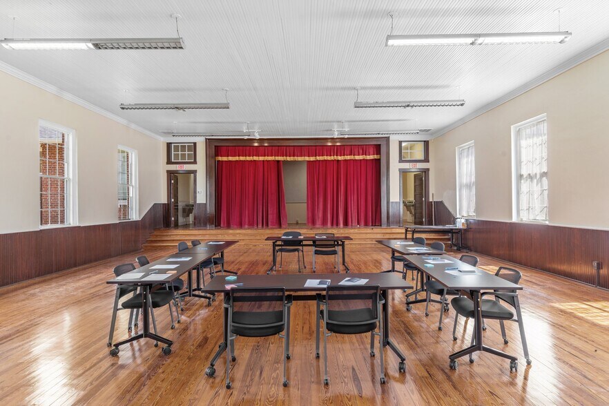 More Photos Of 1476 SW Main St, Greenville Medical For Sale