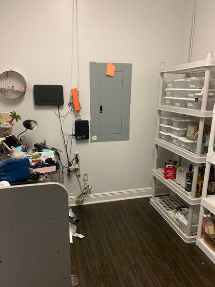 More Photos Of 13510-13520 Perkins Rd, Baton Rouge Storefront Retail Office For Lease