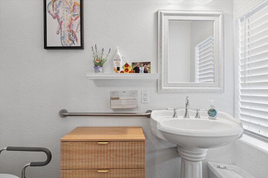 More Photos Of 5338 E Hartford Ave, Scottsdale Healthcare For Sale