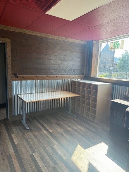 More Photos Of 1001 3rd Ave, Coraopolis Service For Lease