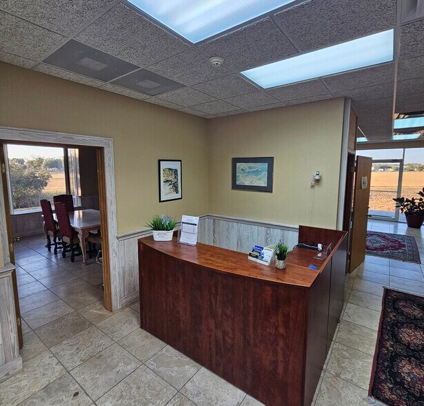 More Photos Of 905 Biscayne Blvd, Deland Airplane Hangar For Lease