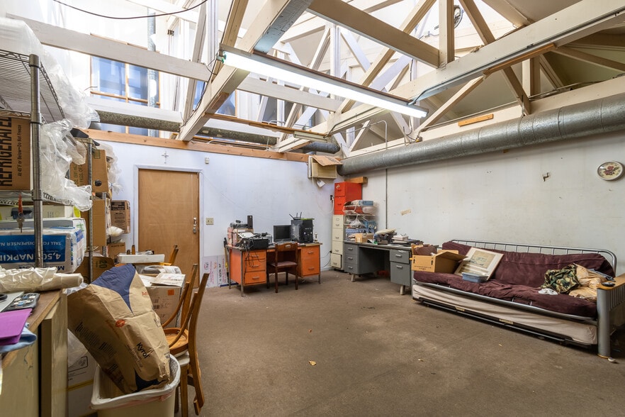 More Photos Of 2441 NW 43rd St, Gainesville Storefront For Sale