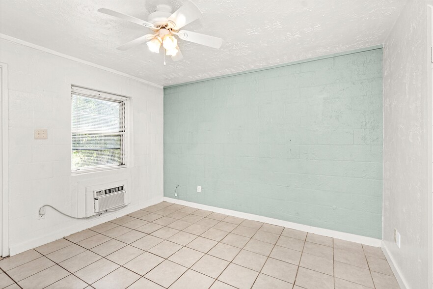 More Photos Of 1107 Palestine St, Conroe Apartments For Sale