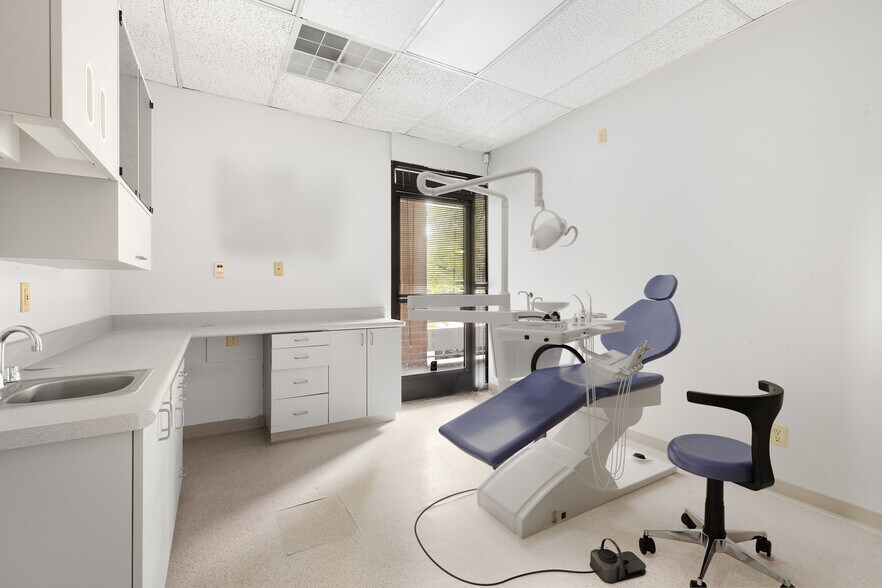 More Photos Of 6600 Mercy Ct, Fair Oaks Medical For Sale