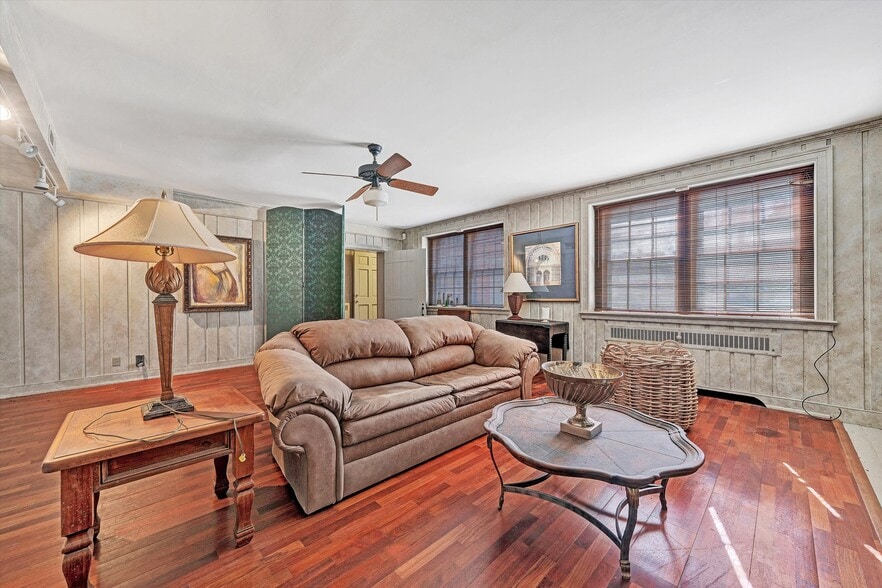 More Photos Of 934 Commander Dr, Roanoke Specialty For Sale