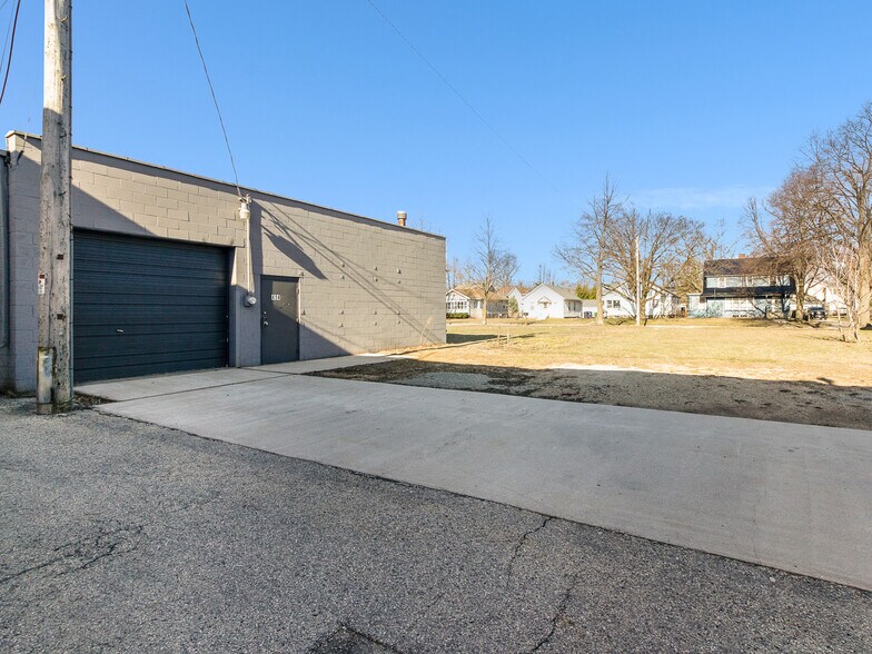 More Photos Of 414 N Chestnut Ave, Green Bay Specialty For Sale