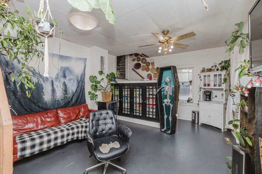 More Photos Of 2808 E Douglas Ave, Wichita Storefront Retail Office For Sale