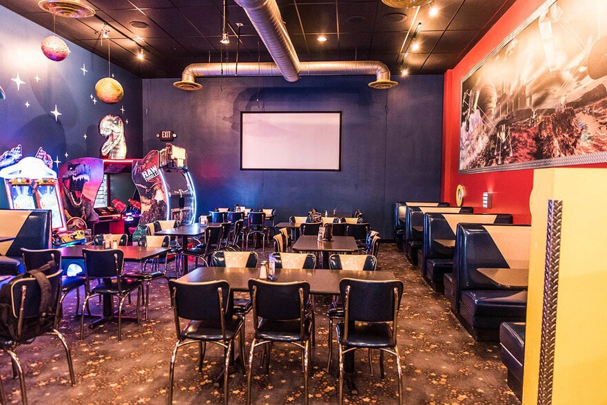 More Photos Of 11166 County Road 37 NE, Albertville Restaurant For Sale