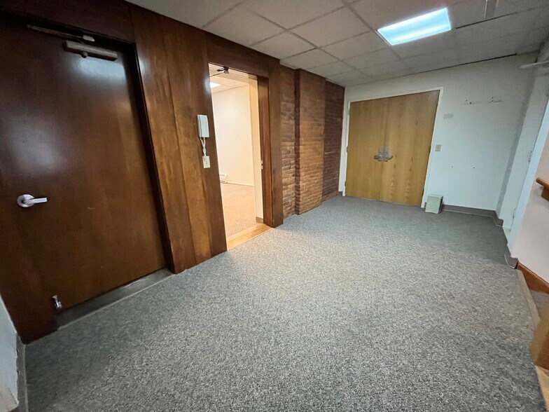 More Photos Of 84 Scio St, Rochester Storefront Retail Office For Lease