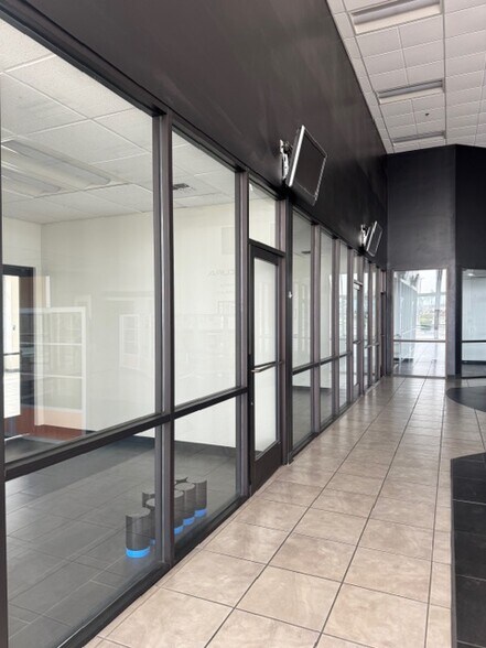 More Photos Of 4625 Wible Rd, Bakersfield Auto Dealership For Lease
