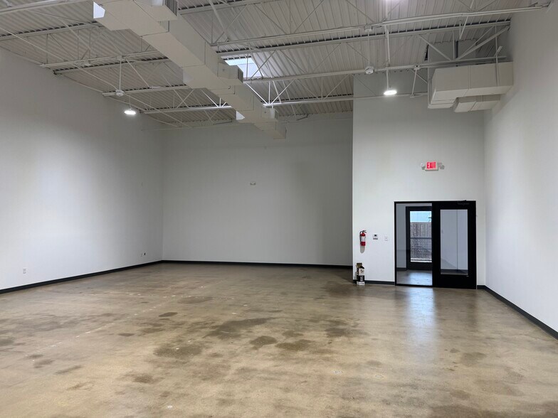 More Photos Of 4746 Memphis St, Dallas Light Distribution For Lease