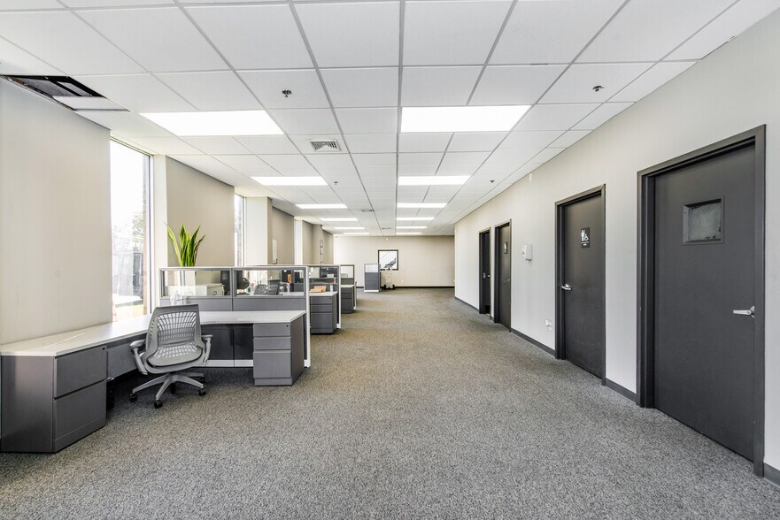 More Photos Of 310 Paterson Plank Rd, Carlstadt Manufacturing For Lease