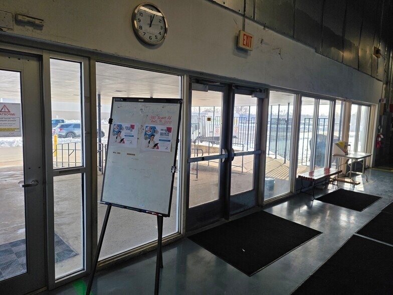 More Photos Of 300 Airport Rd, Ames Warehouse For Lease