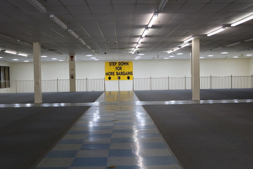 More Photos Of 6600 N Tryon St, Charlotte General Retail For Sale