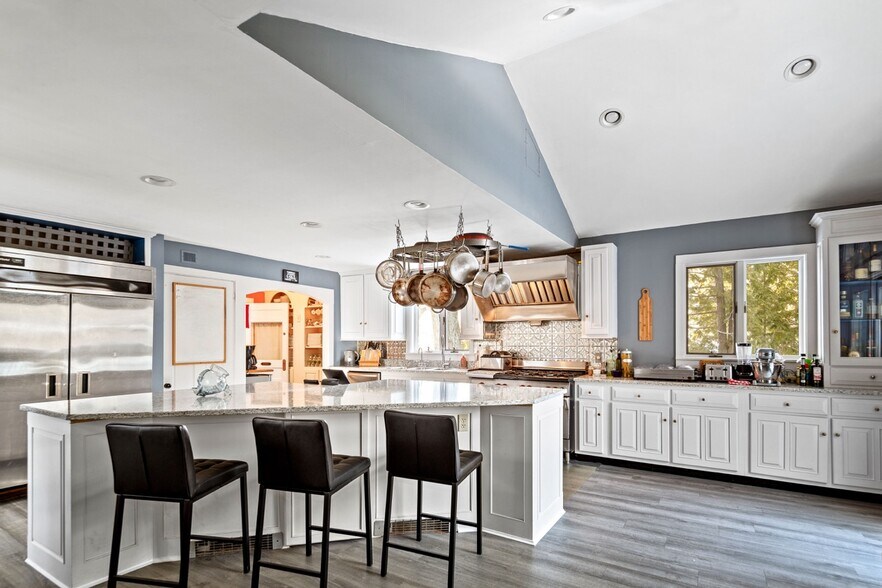 More Photos Of 82 Elm St, Camden Hospitality For Sale