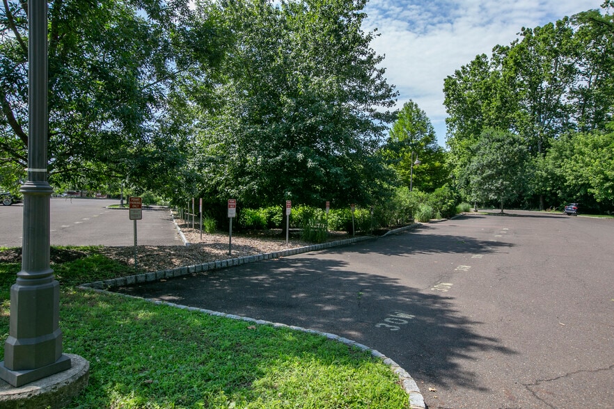 More Photos Of 30 W Bridge St, New Hope Freestanding For Lease