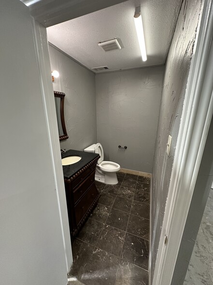 More Photos Of 5021 Gordon Smith Dr, Rowlett Warehouse For Sale