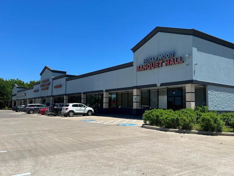 More Photos Of 140 Collins Rd, Richmond Storefront For Lease