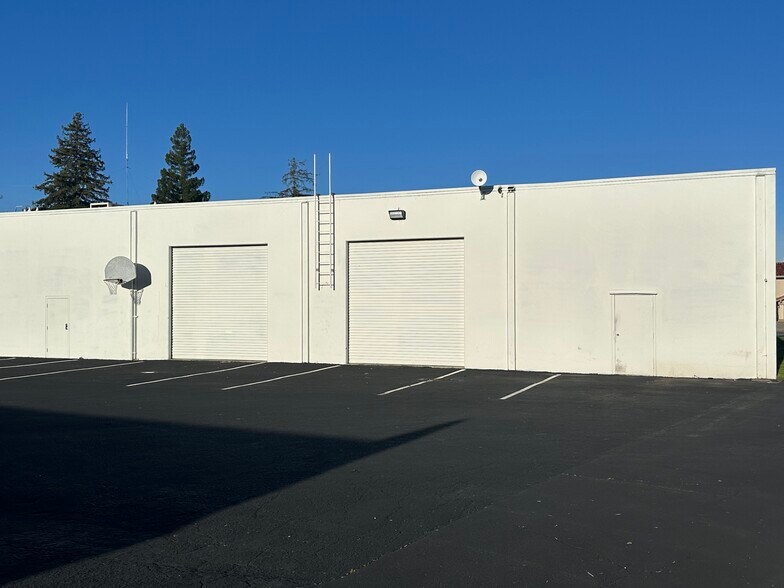 More Photos Of 11290 Trade Center Dr, Rancho Cordova Warehouse For Lease