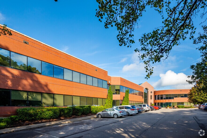More Photos Of 214 Overlook Cir, Brentwood Office For Sale
