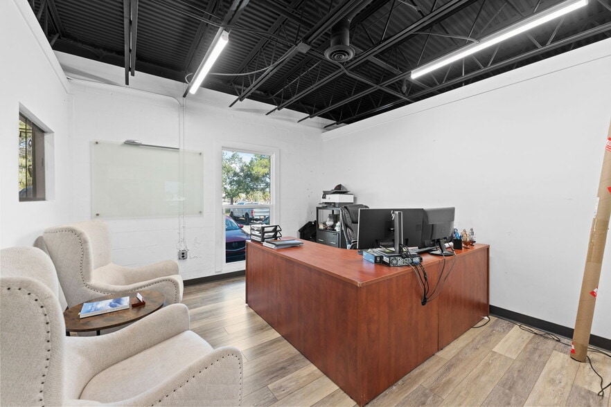 More Photos Of 7490 N 30th Ave, Saint Petersburg Showroom For Sale