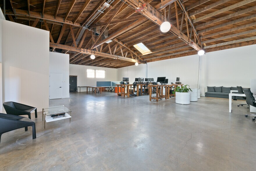 More Photos Of 3740 Motor Ave, Los Angeles Office For Lease