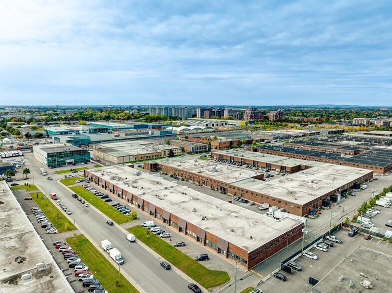 More Photos Of 295-341 Rue Benjamin-Hudon, Montréal Warehouse For Lease