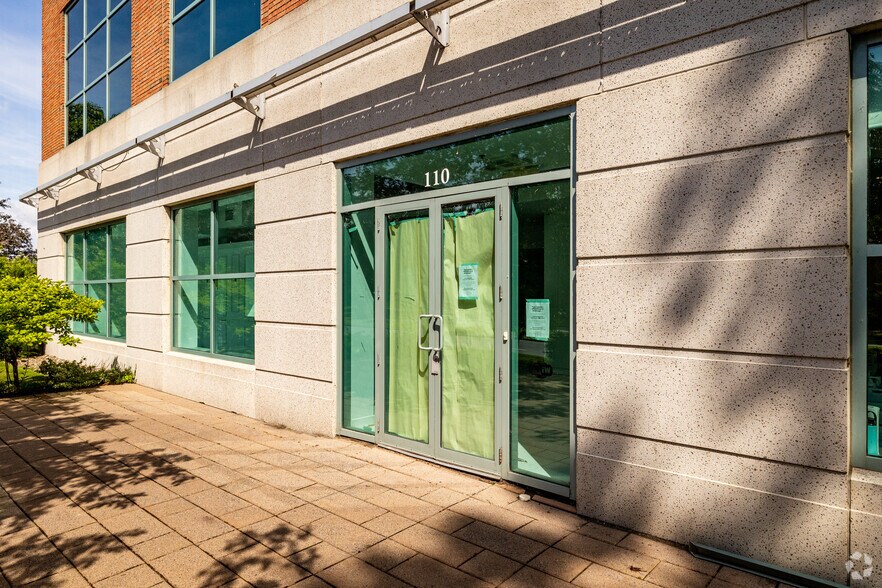 More Photos Of 3000 Boul René-Lévesque, Verdun Office For Lease