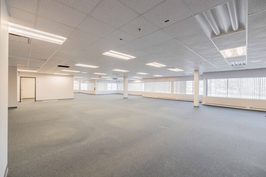More Photos Of 25925 Telegraph Rd, Southfield Office For Lease