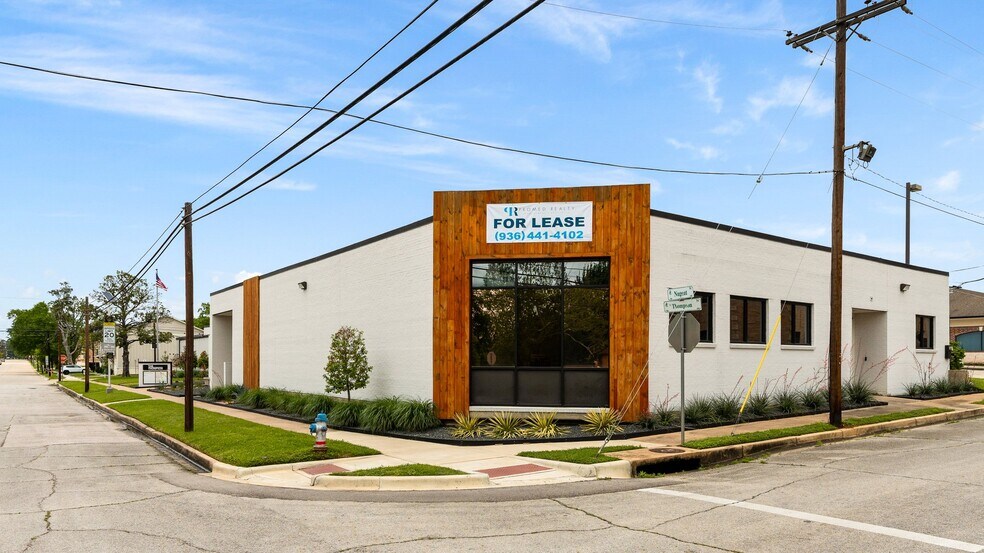 More Photos Of 702 N Thompson St, Conroe Office For Lease