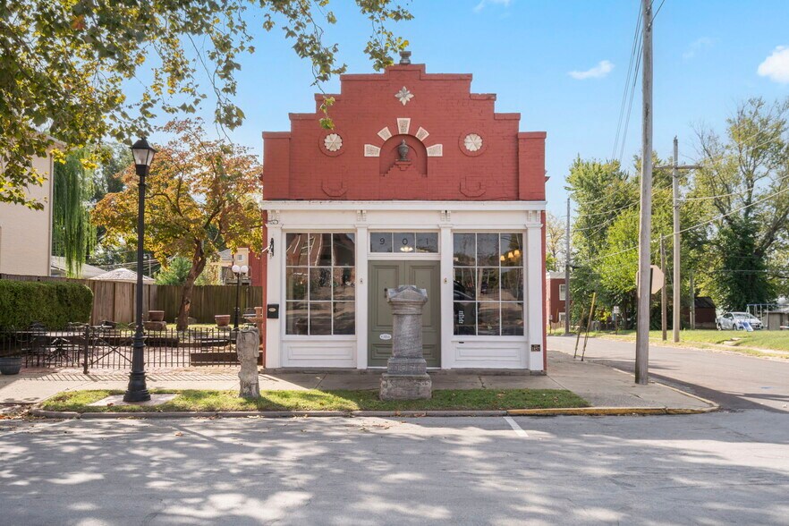 More Photos Of 901 Franklin Ave, Lexington General Retail For Sale