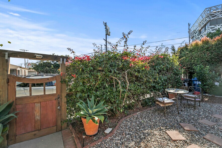 More Photos Of 1167 Nelrose Ave, Venice Apartments For Sale