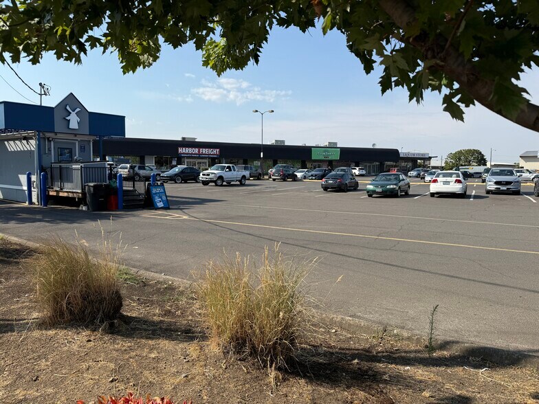 More Photos Of 2170-2188 W 6th Ave, Eugene Unknown For Lease