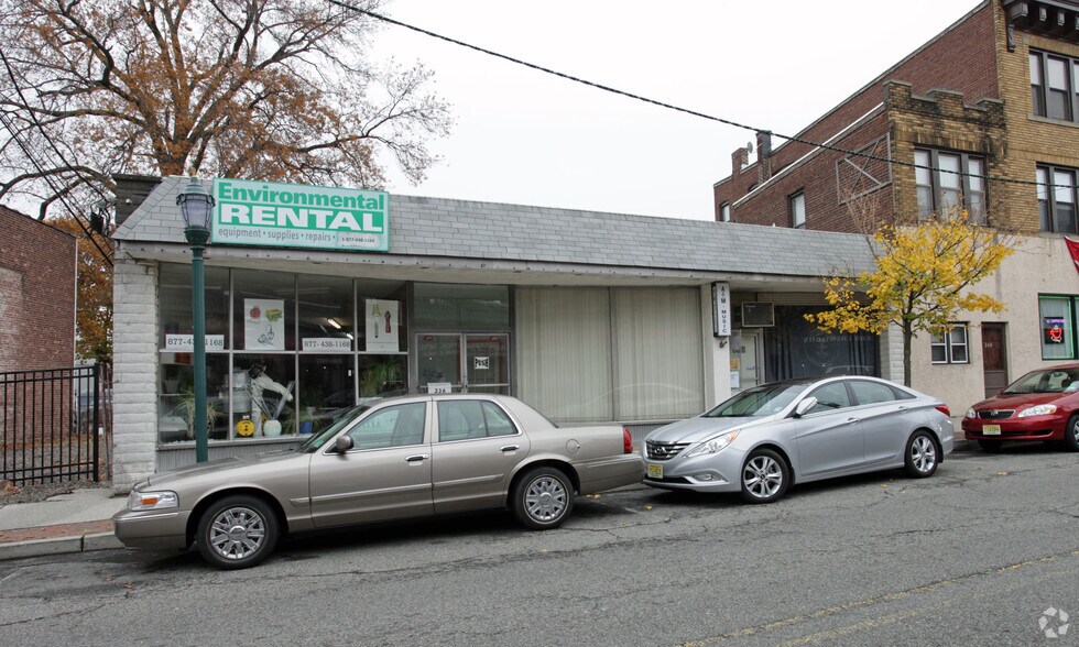 More Photos Of 236-238 Stuyvesant Ave, Lyndhurst Storefront Retail Residential For Lease