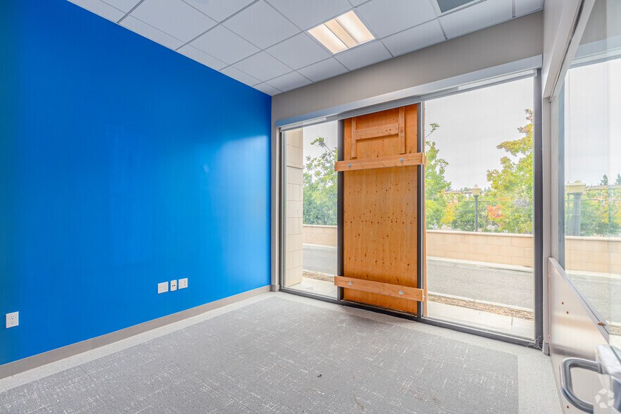 More Photos Of 1705 San Elijo Rd, San Marcos Bank For Lease