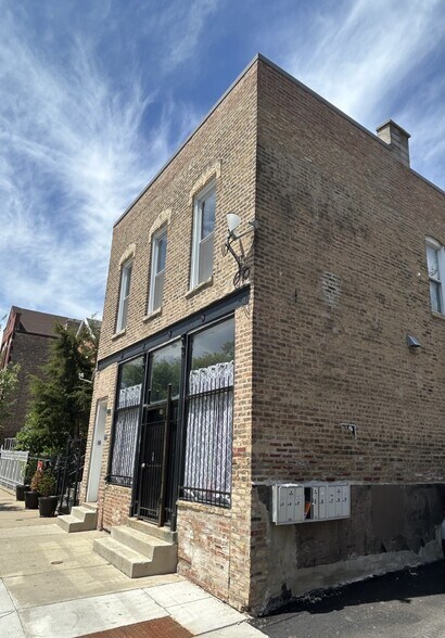 More Photos Of 1616 W 18th Pl, Chicago Apartments For Lease