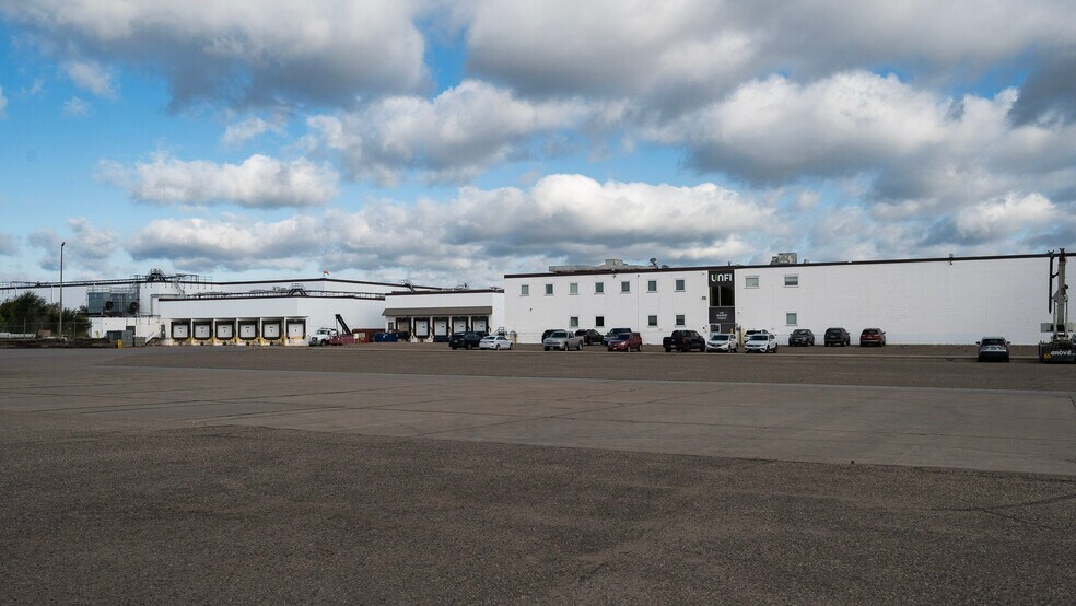 More Photos Of 707 Airport Rd, Bismarck Distribution For Sale